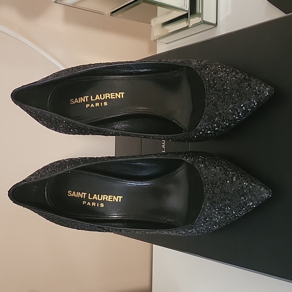 Saint Laurent, size 35  color Black  Pumps